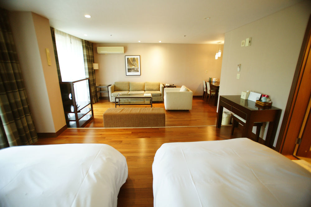 Lake Hills Jeju Resort Seogwipo Bagian luar foto