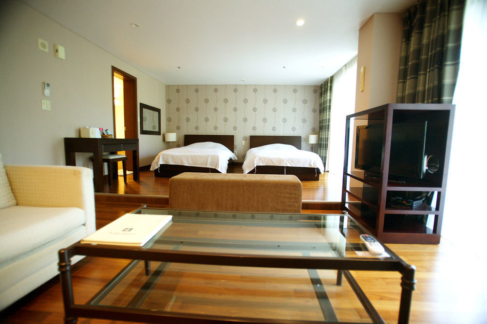 Lake Hills Jeju Resort Seogwipo Bagian luar foto