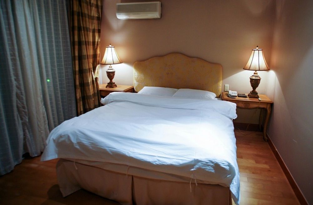 Lake Hills Jeju Resort Seogwipo Bagian luar foto