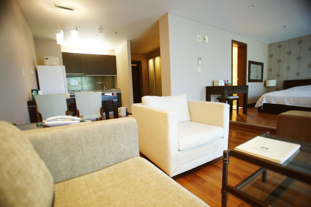 Lake Hills Jeju Resort Seogwipo Bagian luar foto
