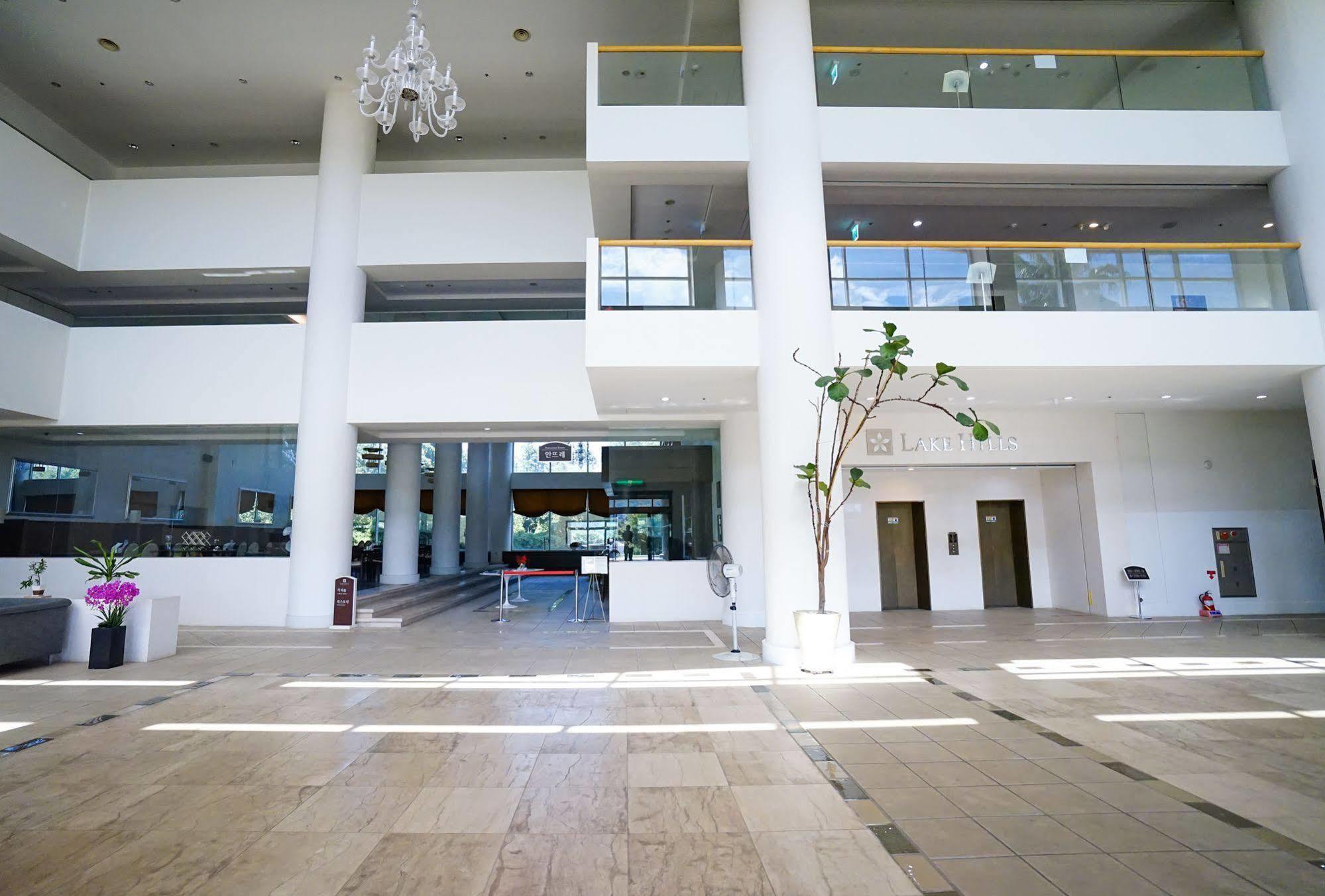 Lake Hills Jeju Resort Seogwipo Bagian luar foto