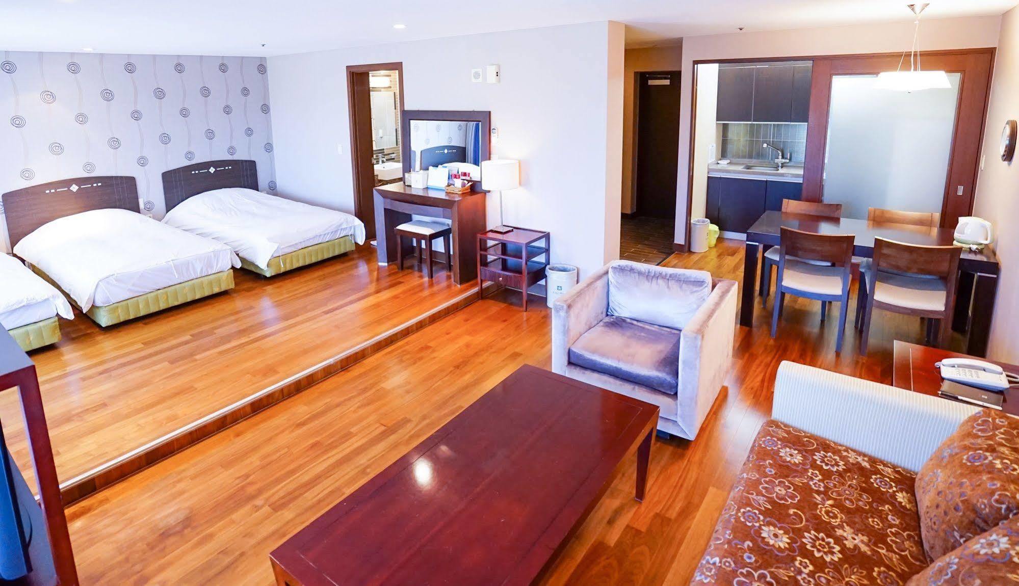 Lake Hills Jeju Resort Seogwipo Bagian luar foto