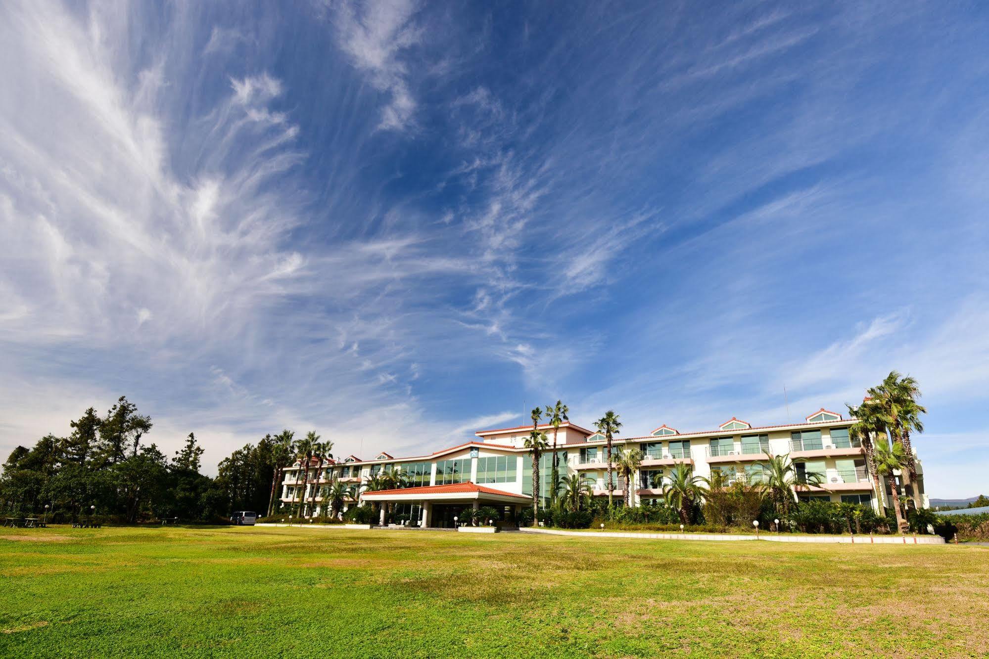 Lake Hills Jeju Resort Seogwipo Bagian luar foto