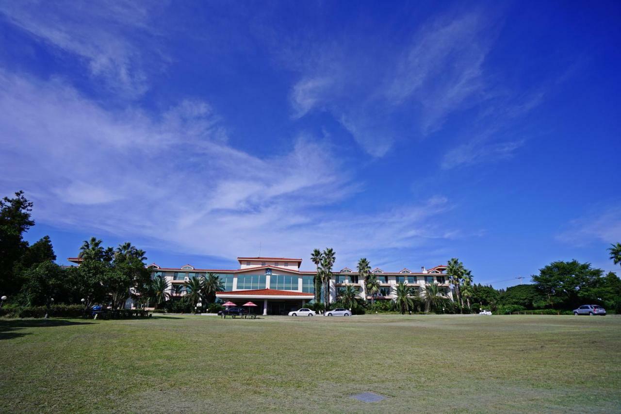 Lake Hills Jeju Resort Seogwipo Bagian luar foto